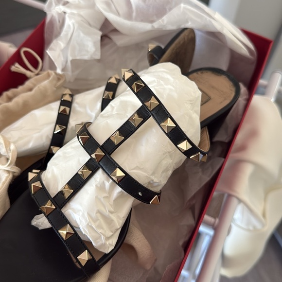 Valentino Garavani Rockstud Slide Sandal - Picture 6 of 7